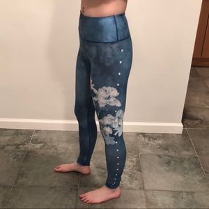 Blue Floral Pattern Yoga Pants Size Small